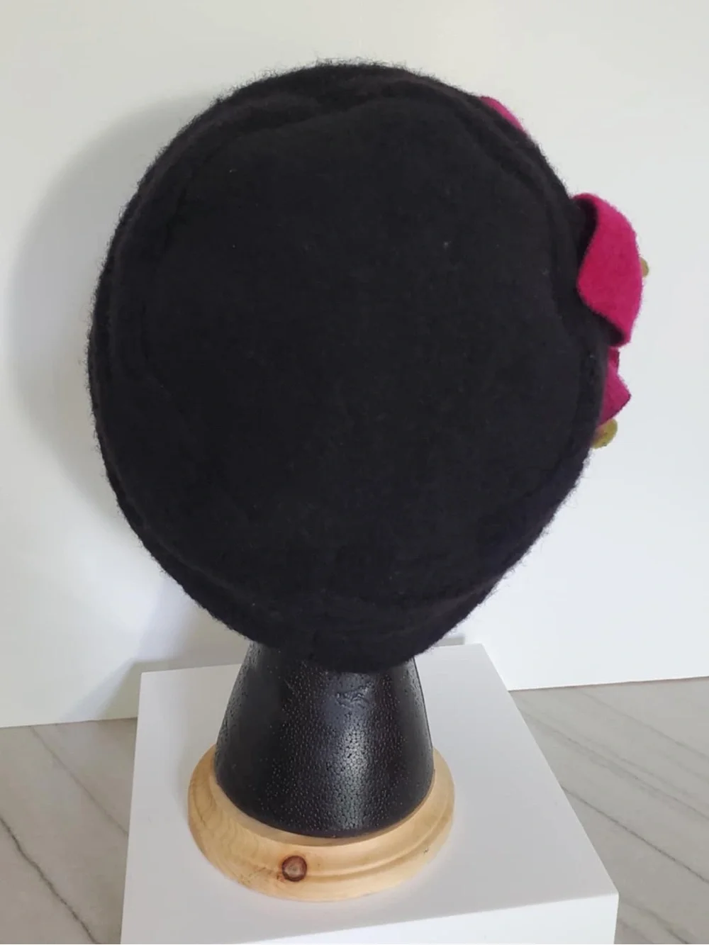 Platania Women’s Wool Blend Flower Rosette Winter Hat. Made in Italy